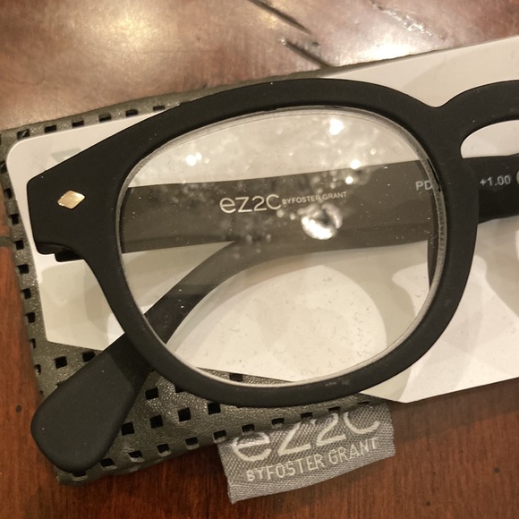 Ez2c by Foster Grant Izzy black reading glasses and coordinating case - Picture 2 of 7